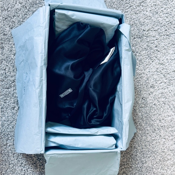 💯AUTHENTIC PRADA logo clear slide sandal in Argento! Must have in your closet. - Picture 3 of 3